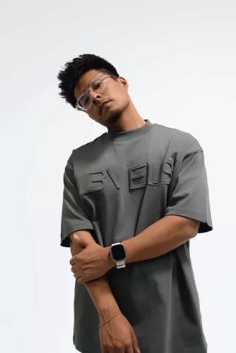 L3VEL3 - Oversized T-Shirt Front Logo - Oversized Póló, Elülső Logóval (Sötét Szürke, L)